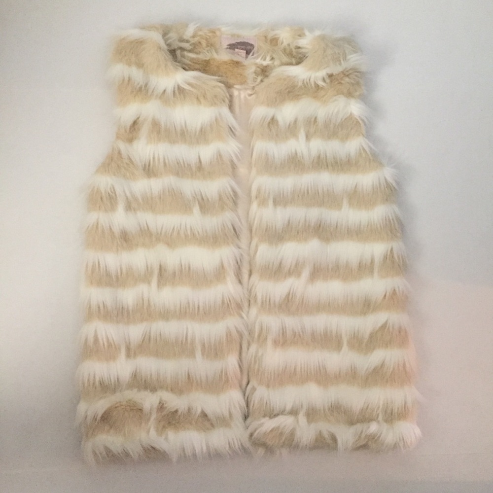 Forever 21 women's off white/beige Faux fur vest